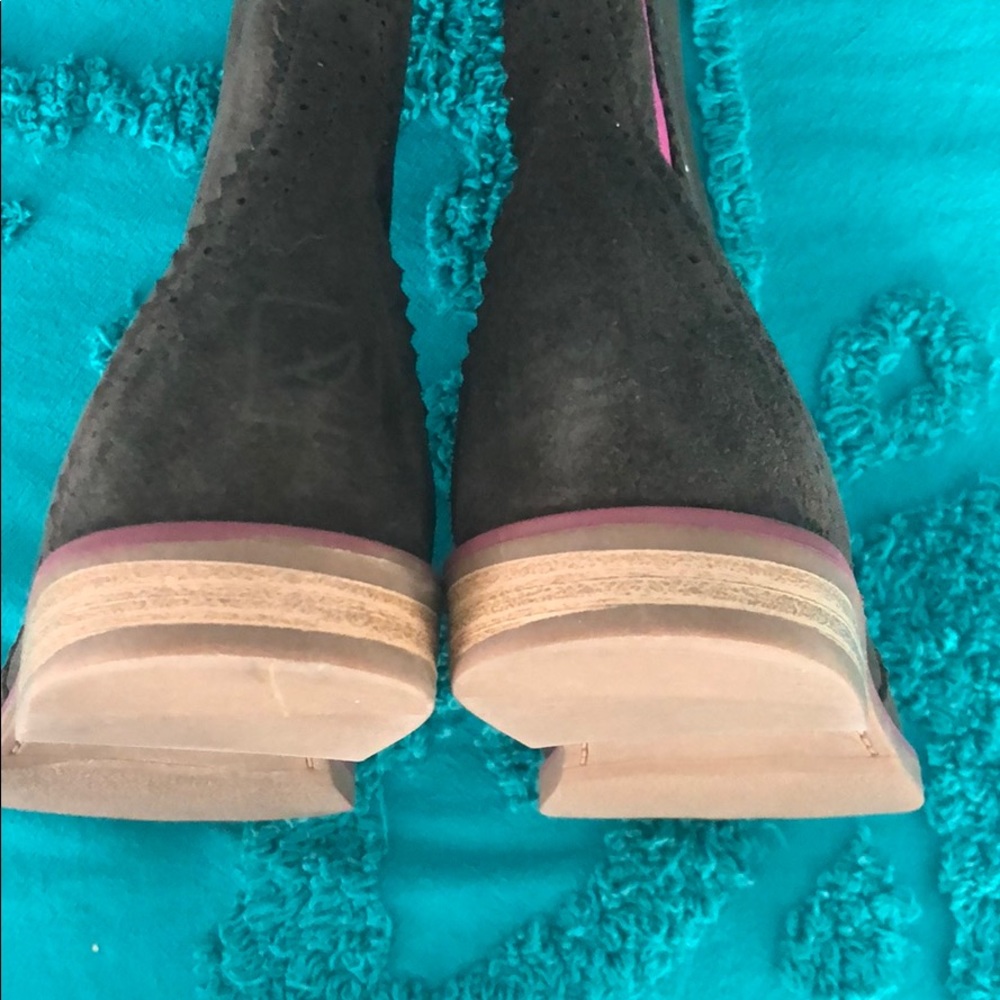 Boots - Picture 6 of 6